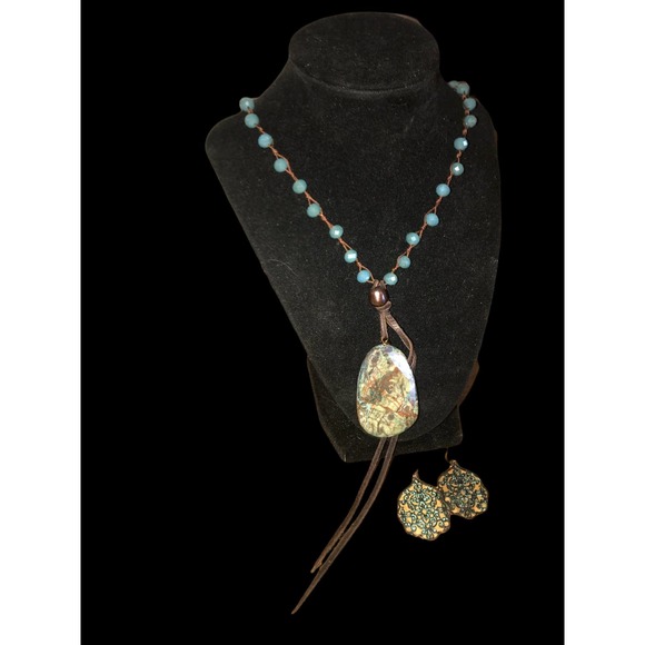 TURQUOISE AND SWAROVSKI BEADED  NECKLACE AND EARRINGS - Picture 4 of 5